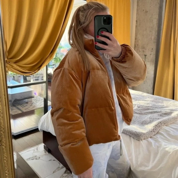 Fabletics Wander Velour Cropped Puffer Women's Jacket In Light Honey Size Small. - Picture 2 of 16